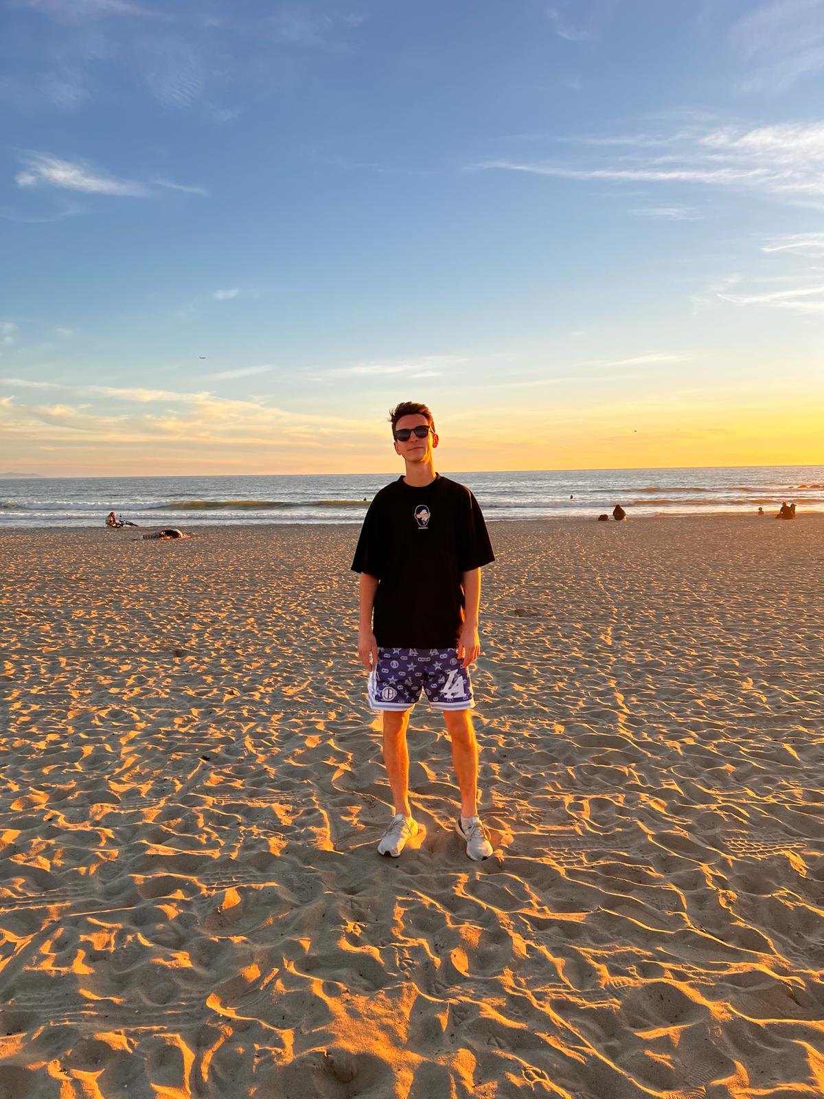 DearBBall T-Shirt Oversized Premium - TheGOAT BRODERIE Edition